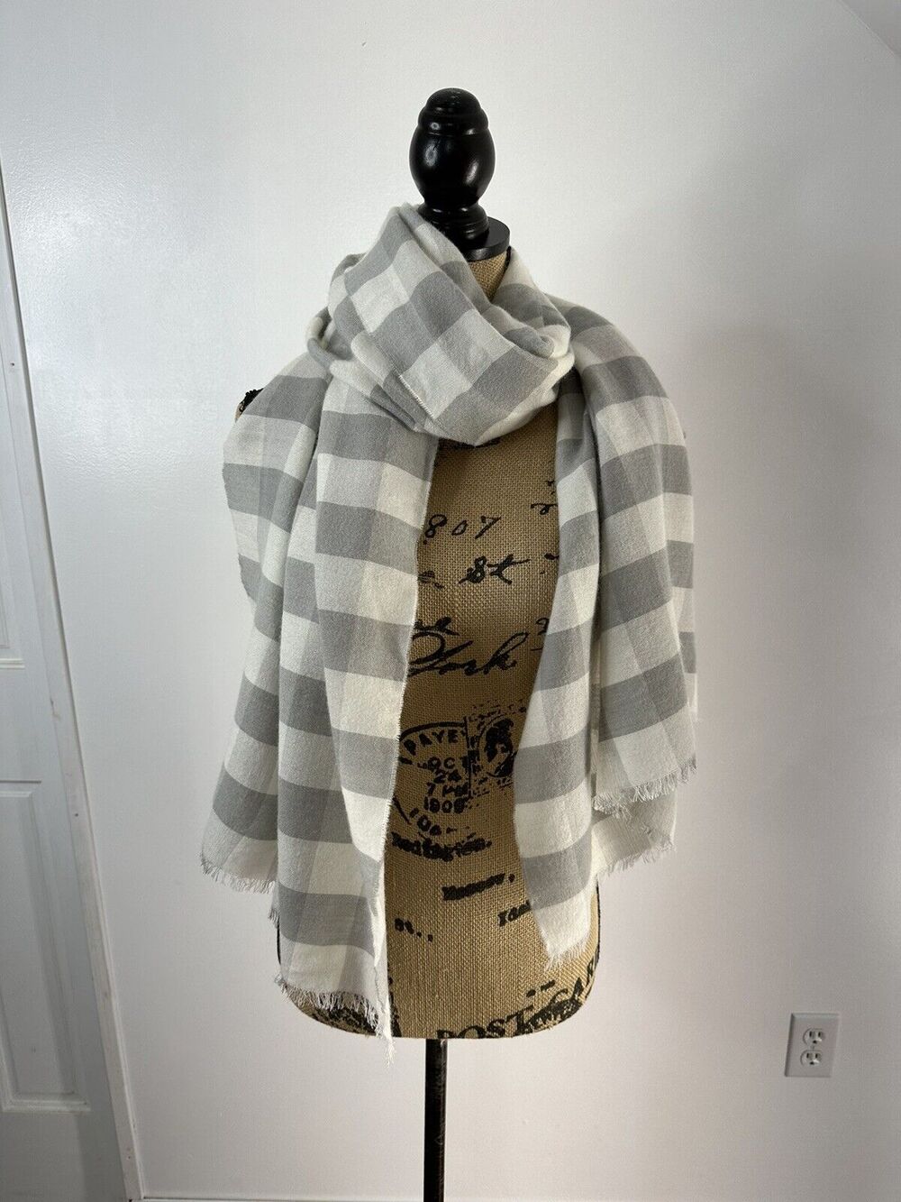 Gray And Cream Unbranded Plaid Scarf Fuzzy